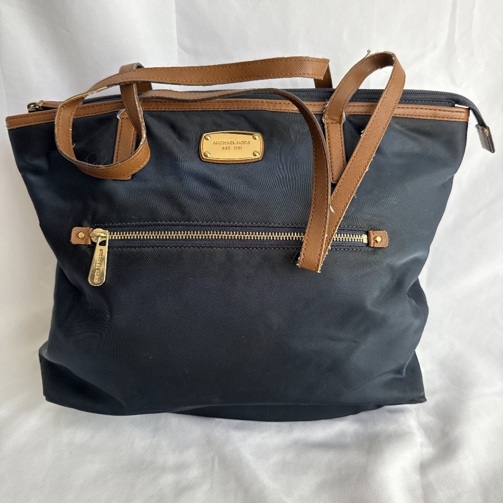 ❤️3/$12 Michael Kors Navy and Tan Tote Bag